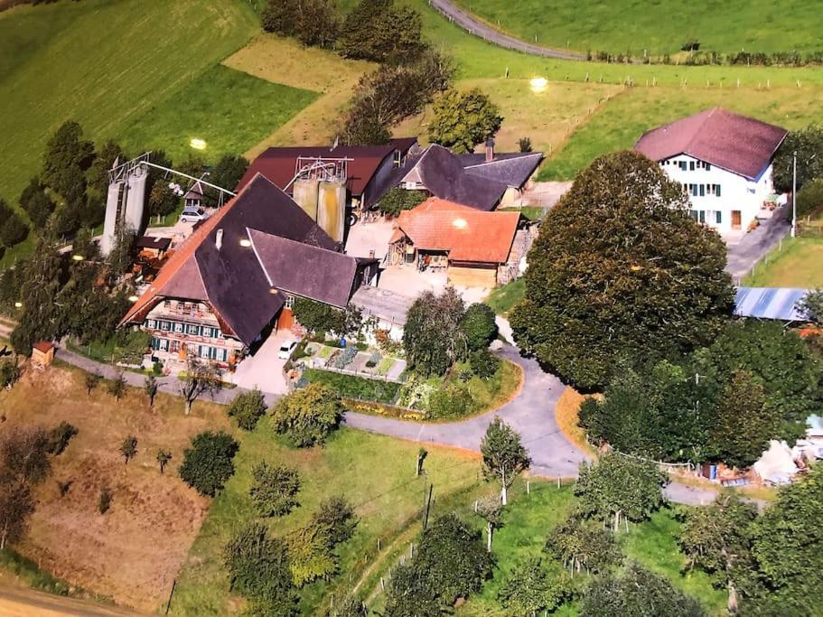 Ferienwohnung Auf Bauernhof Mit Hotpot Und Sauna Sumiswald Exteriör bild